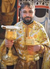 Părintele IULIAN SELAJE - Biserica Sfânta Treime din Petroşani - 
