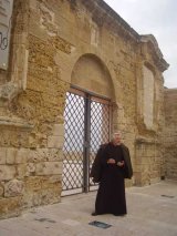 Parintele Mihai Driga - preotul comunitatii romanesti ortodoxe din Bari, Italia